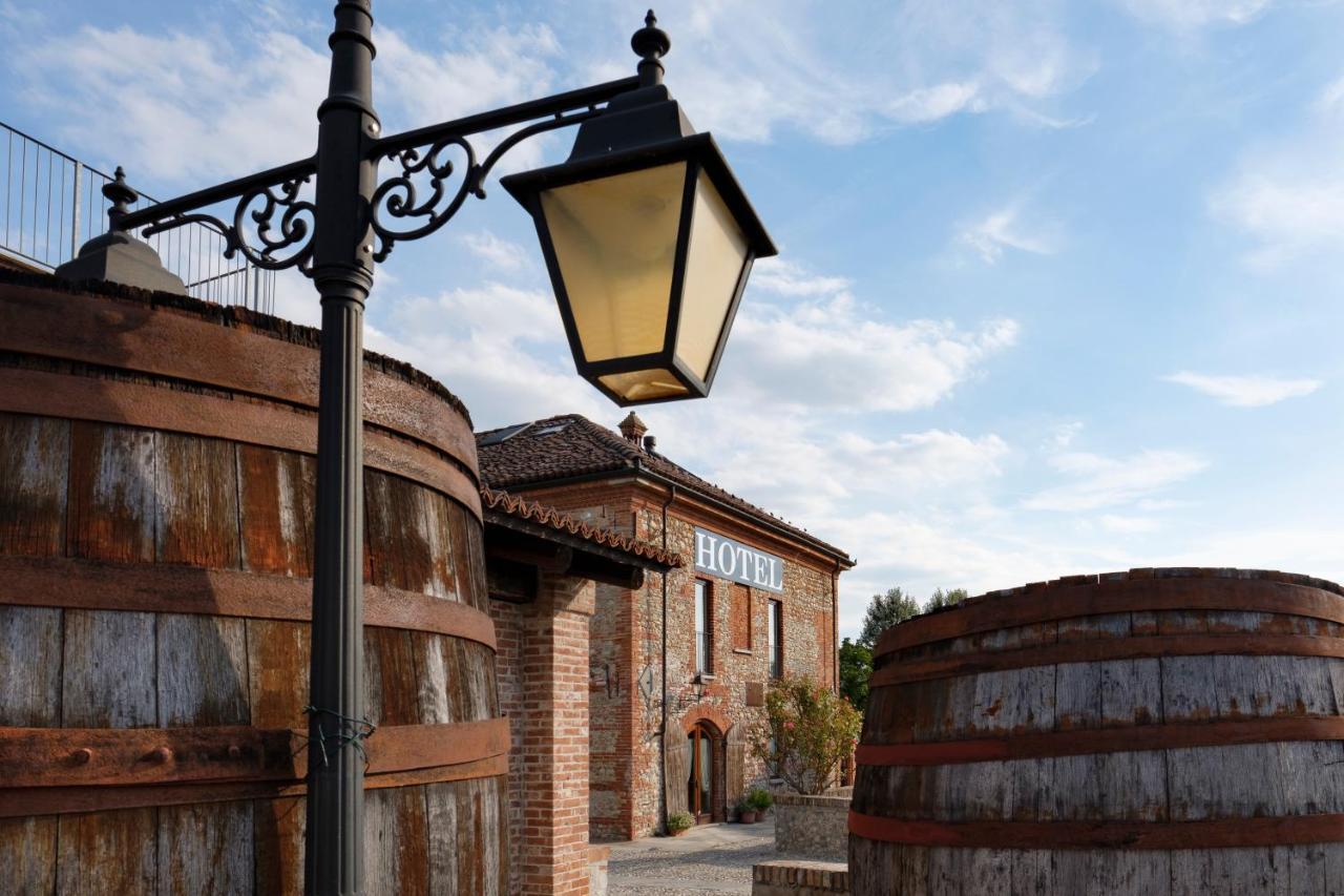 Hotel Le Botti Guarene Exterior photo