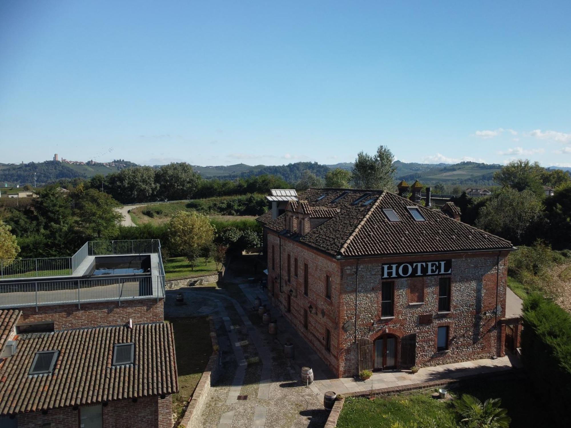 Hotel Le Botti Guarene Exterior photo