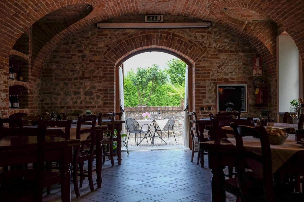 Hotel Le Botti Guarene Exterior photo